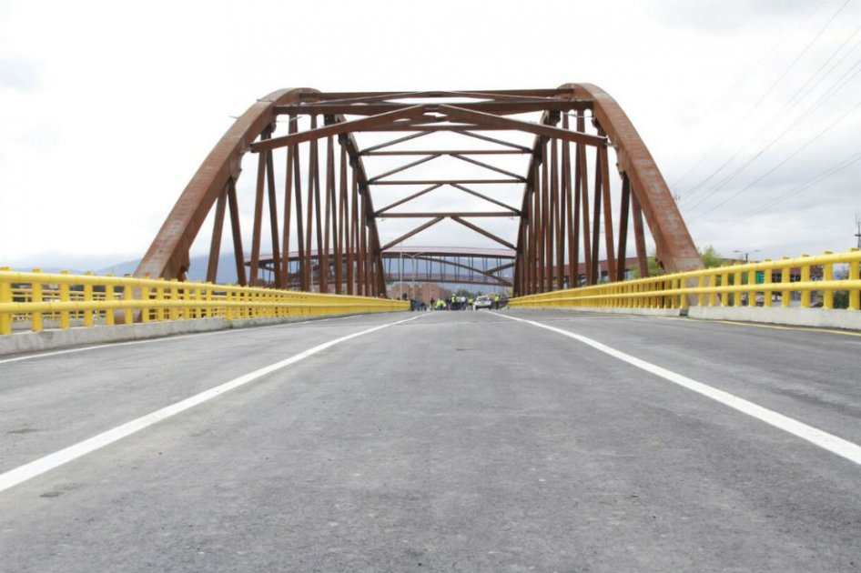 Entregan obras de la doble calzada Bogotá-Villeta