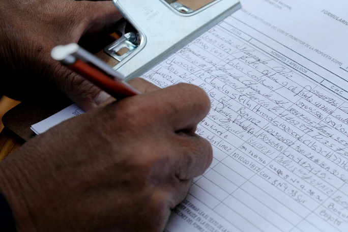 Reforma política acabaría con inscripción de candidatos por firmas desde 2019