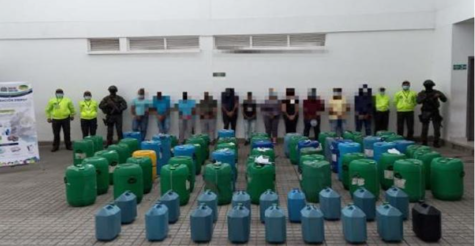 Incautan camión con más de mil galones de químicos para producir cocaína en Bogotá