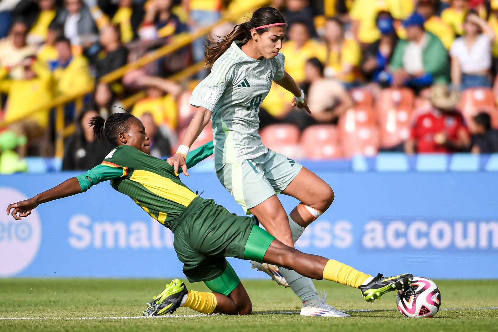 México y Camerún empataron 2-2 en El Campín.