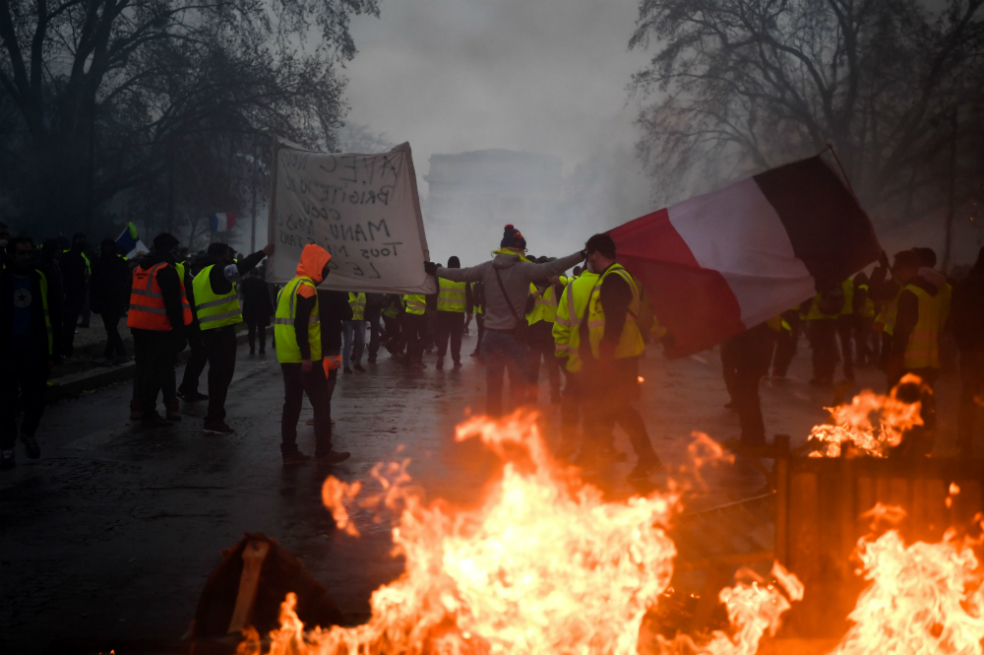 París lamenta una violenta jornada de protestas que quedará en la historia