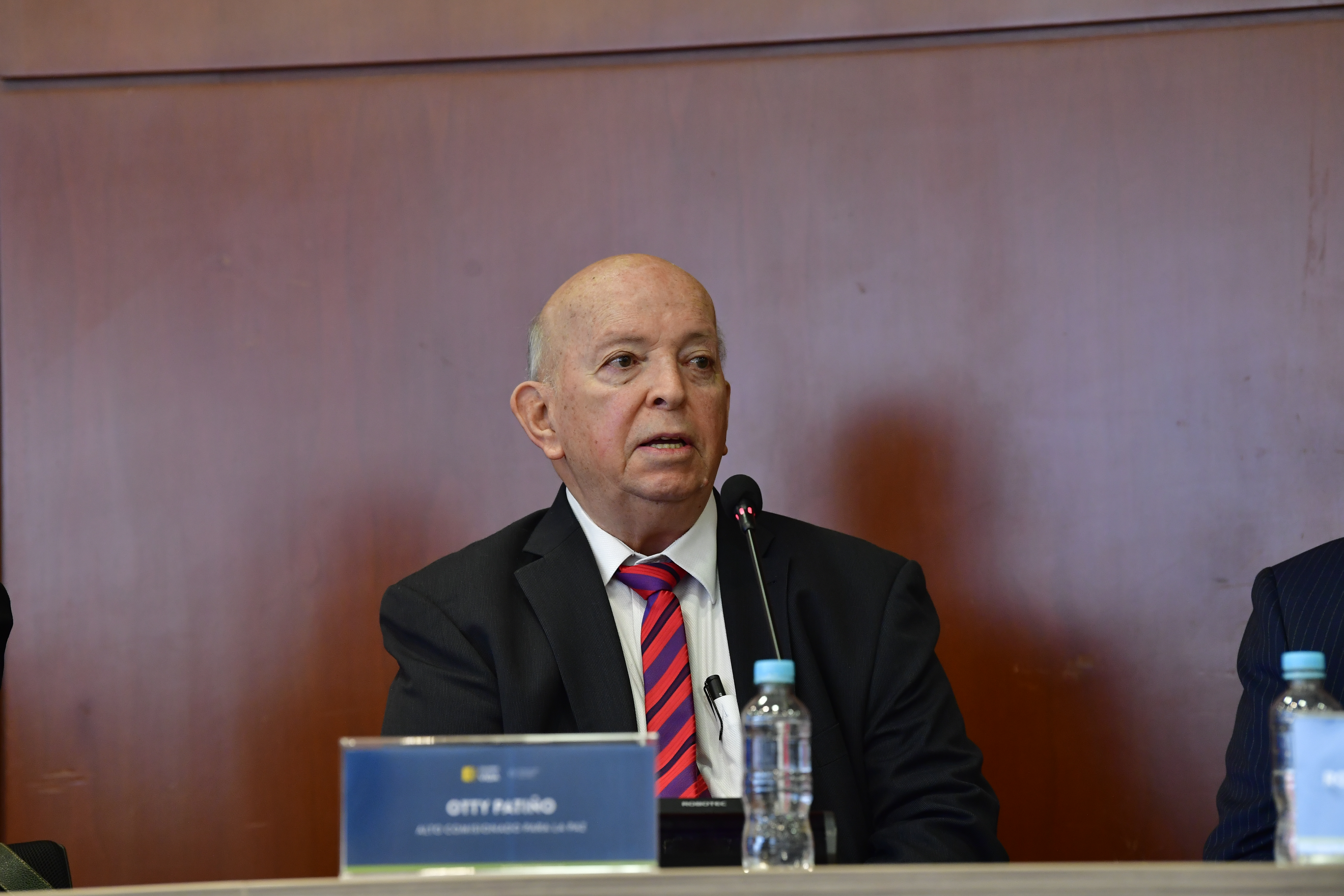 Comisionado Otty Patiño responde a reclamo del ELN sobre salir de la lista GAO