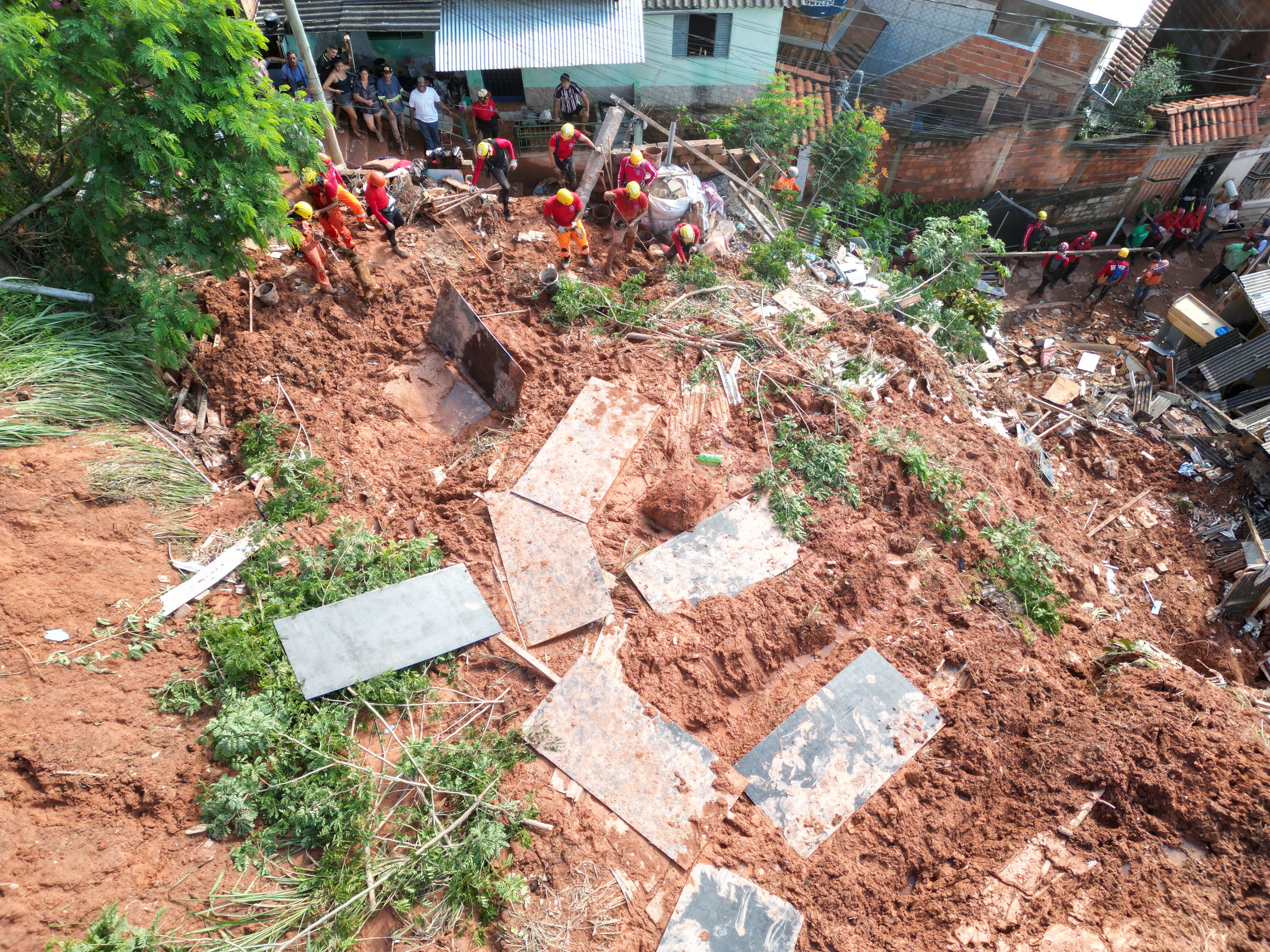 Deslizamiento de tierra en Brasil deja una decena de muertos