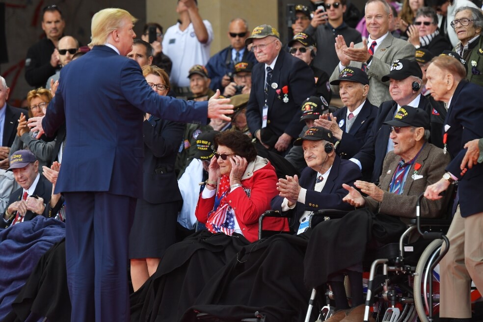 Trump y Macron rindieron homenaje a los caídos en el desembarco de Normandía