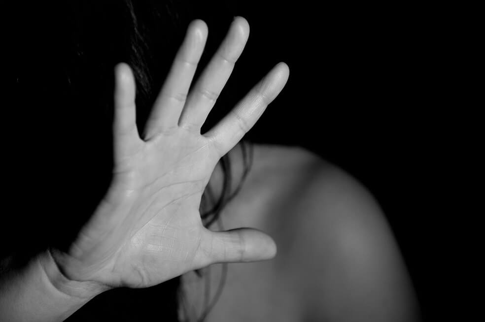 Fue violada en Kosovo por su profesor, un policía, su abogado y el médico que le hizo un aborto