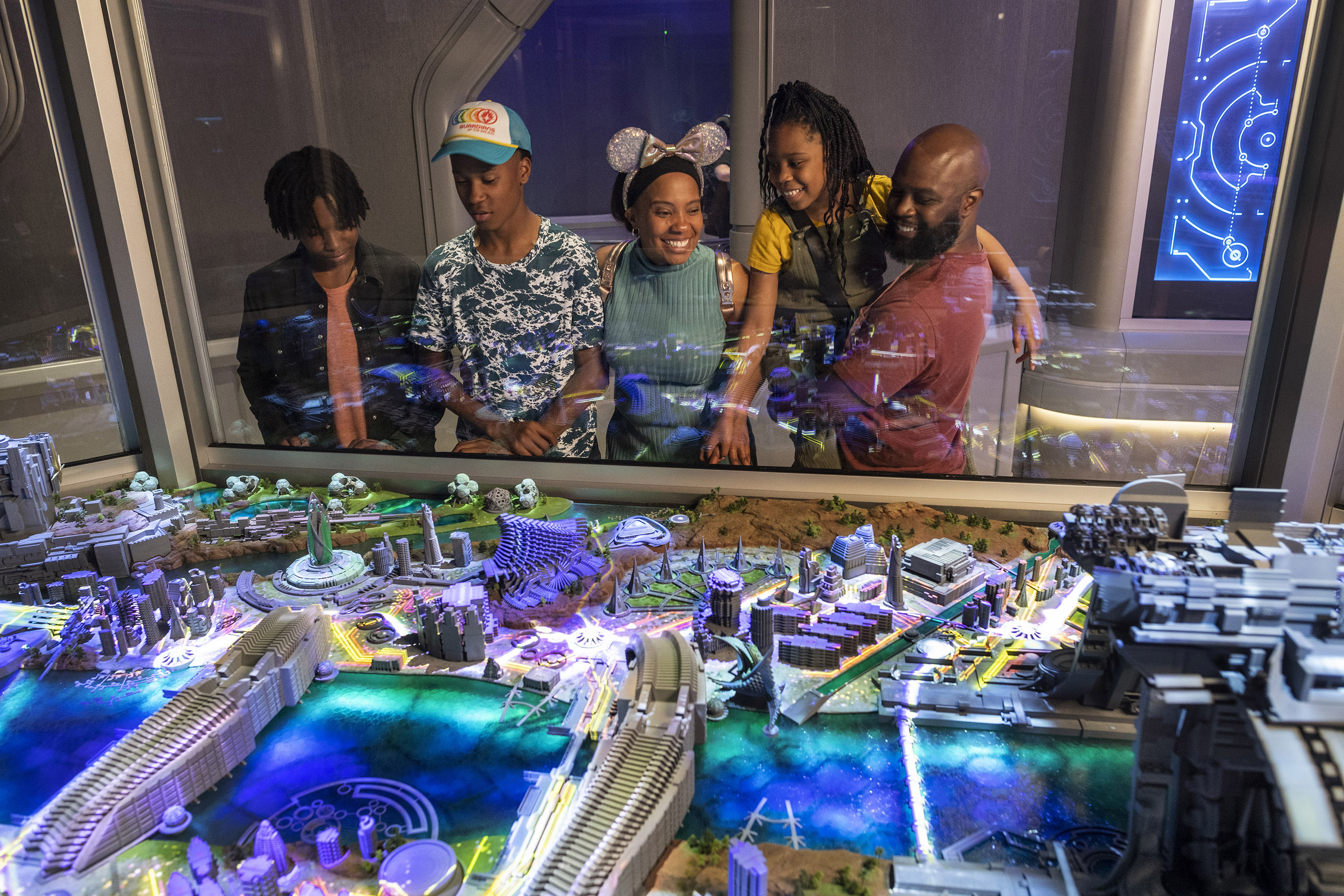 Esta innovadora atracción es otro hito importante en la transformación en curso de Epcot y debuta como parte de la celebración del 50° aniversario de Walt Disney World.