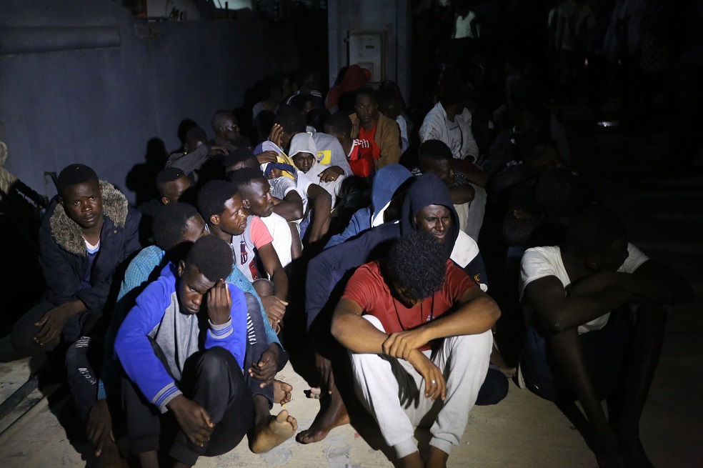 Tensión en Europa por barco italiano que desembarcó migrantes en Libia