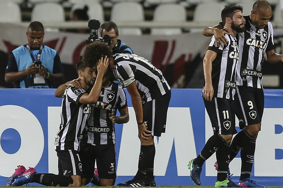Con un golazo de chilena, Botafogo venció a Olimpia en la Libertadores