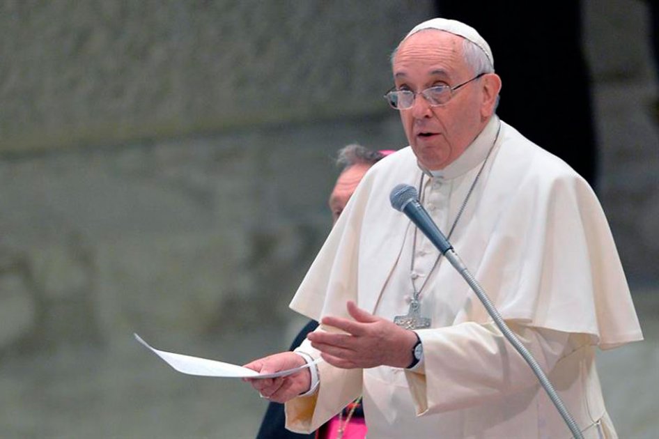 Papa pide acoger refugiados con los brazos abiertos