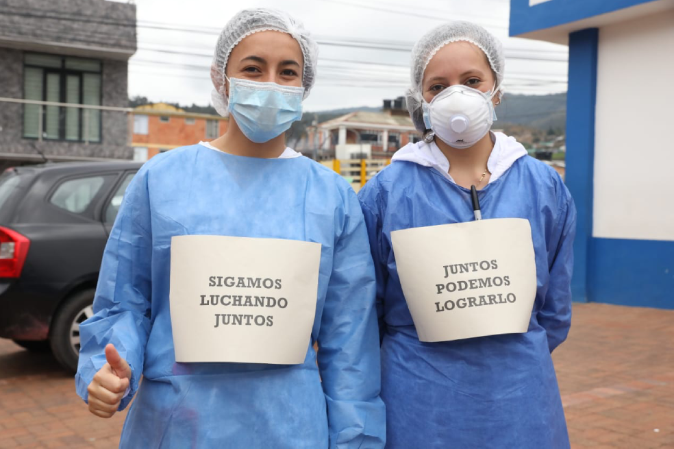 Zully Constanza Quilaguy, alcaldesa de Suesca, indicó que “es importante darle el agradecimiento especial a nuestros héroes, quienes nos ayudan en esta causa”. Los casos positivos en el municipio viven en zonas rurales y habrán sido contagiadas por personas que venían del exterior.Con corte a 22 de abril, el número de contagiados por Covid-19 en el municipio de Suesca era de cuatro personas, incluidas las dos personas que fueron dadas de alta hoy.