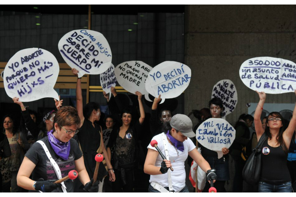 CIDH pide a El Salvador revisar condenas de 27 mujeres por aborto