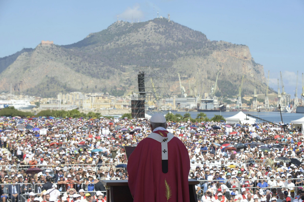 El papa sigue con la limpieza de la iglesia de Chile
