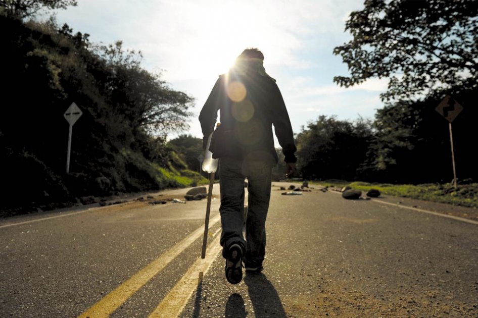 El viernes, durante todo el día, los cafeteros caminaron de regreso a sus tierras con la esperanza de volver al negocio que un día fue productivo.