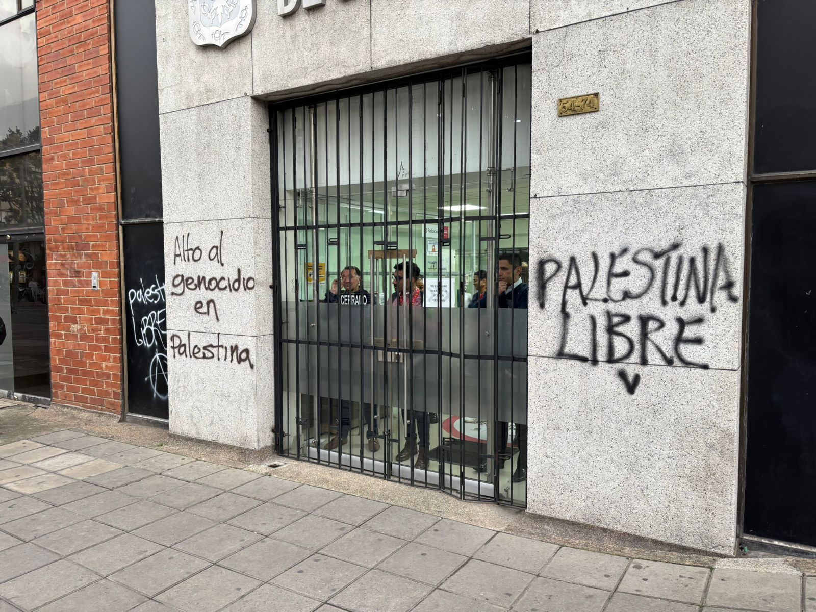 Vandalizan al menos 20 locales en medio de protesta pro Palestina en Bogotá