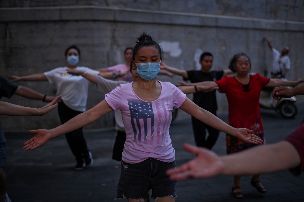 La metrópolis de 11 millones de habitantes vivió un duro encierro de 76 días, finalmente levantado a comienzos de abril. Pero con la casi desaparición de la enfermedad en la totalidad de China, el movimiento se ha adueñado de las calles.
