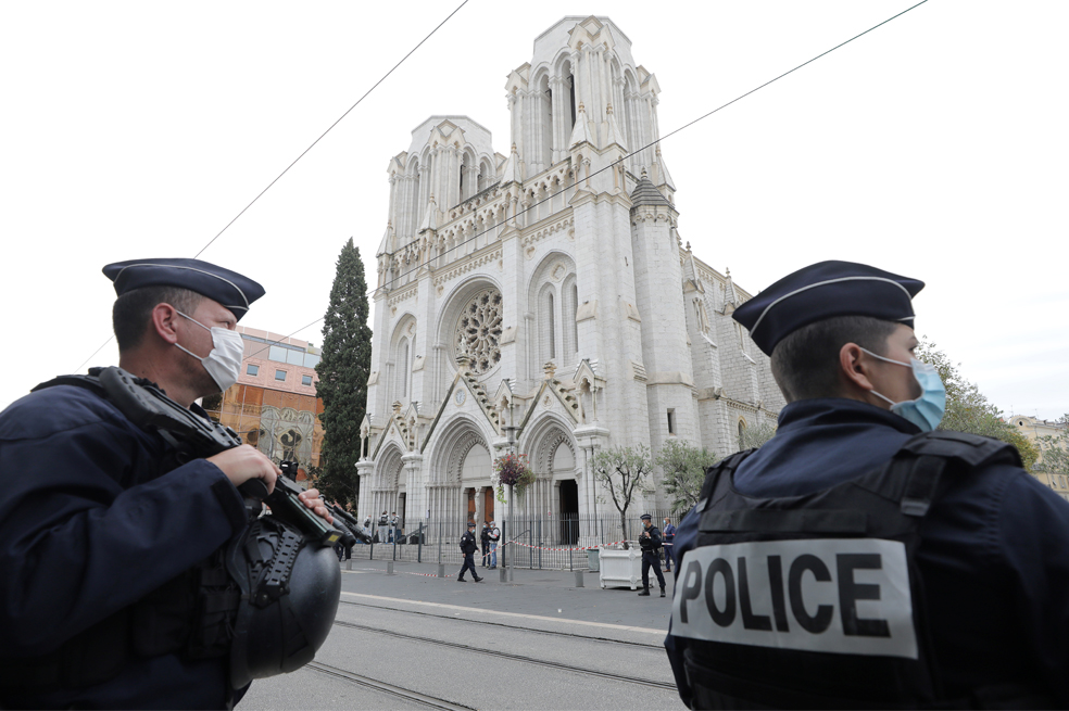 Francia activa alerta terrorista por atentando en Niza