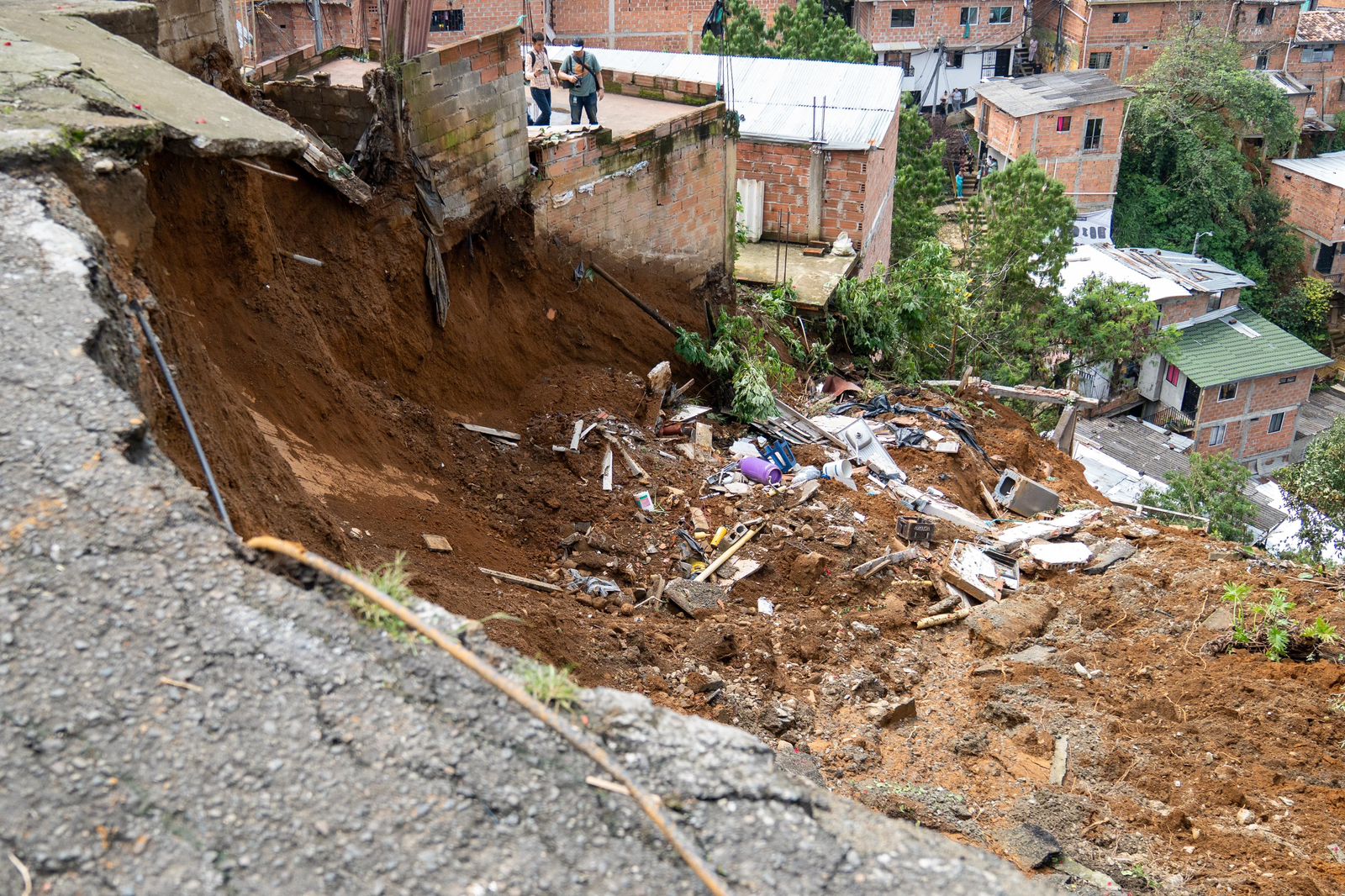 Demolerán doce viviendas por riesgo de colapso en Villatina, Medellín