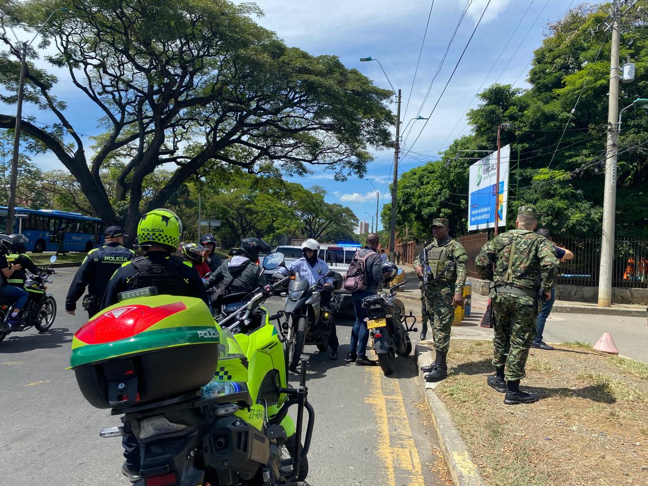 Alcalde de Cali se pronuncia sobre vehículo con explosivos cerca de unidad militar
