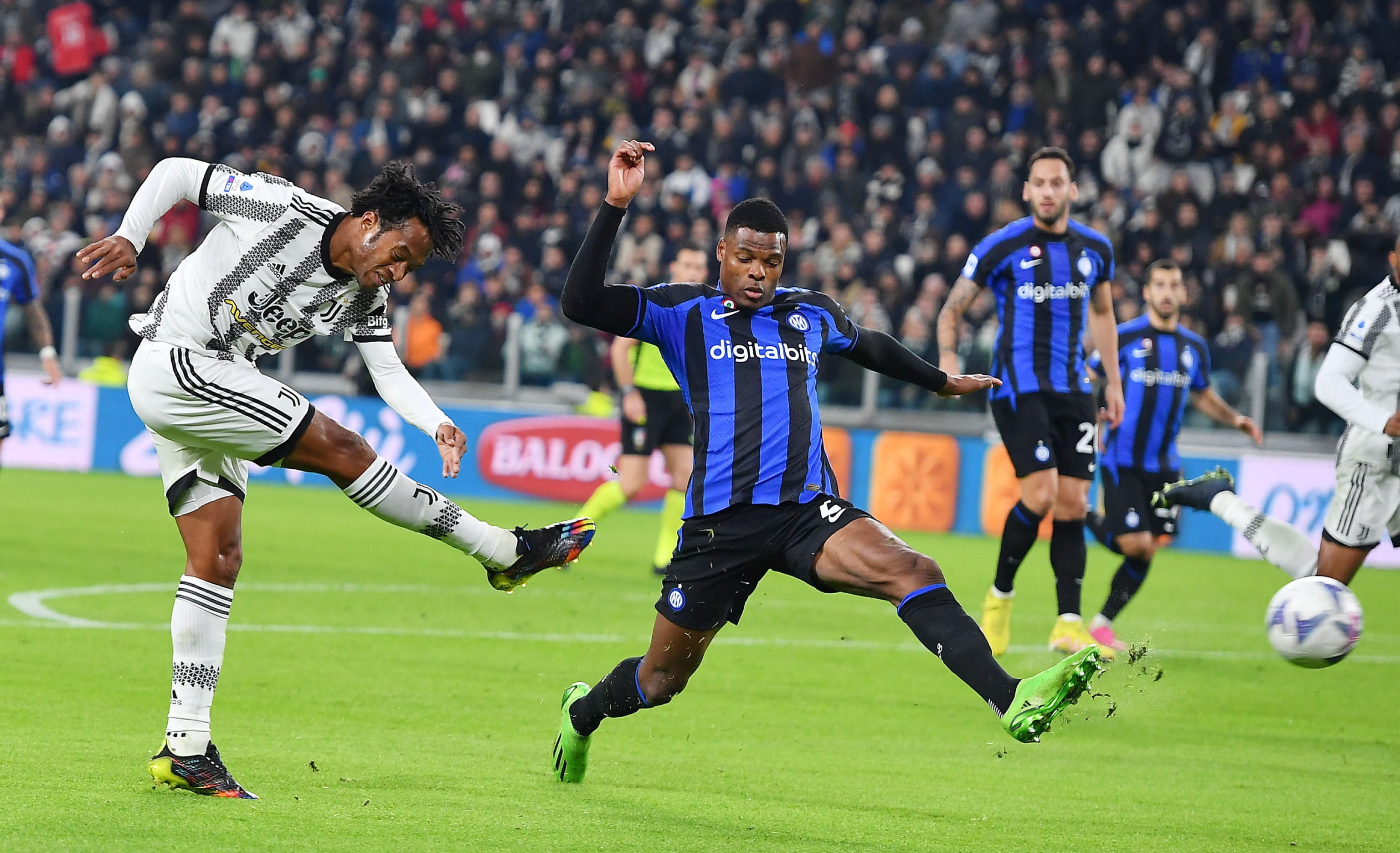 Juventus, con Cuadrado en la cancha, venció al Inter de Milán