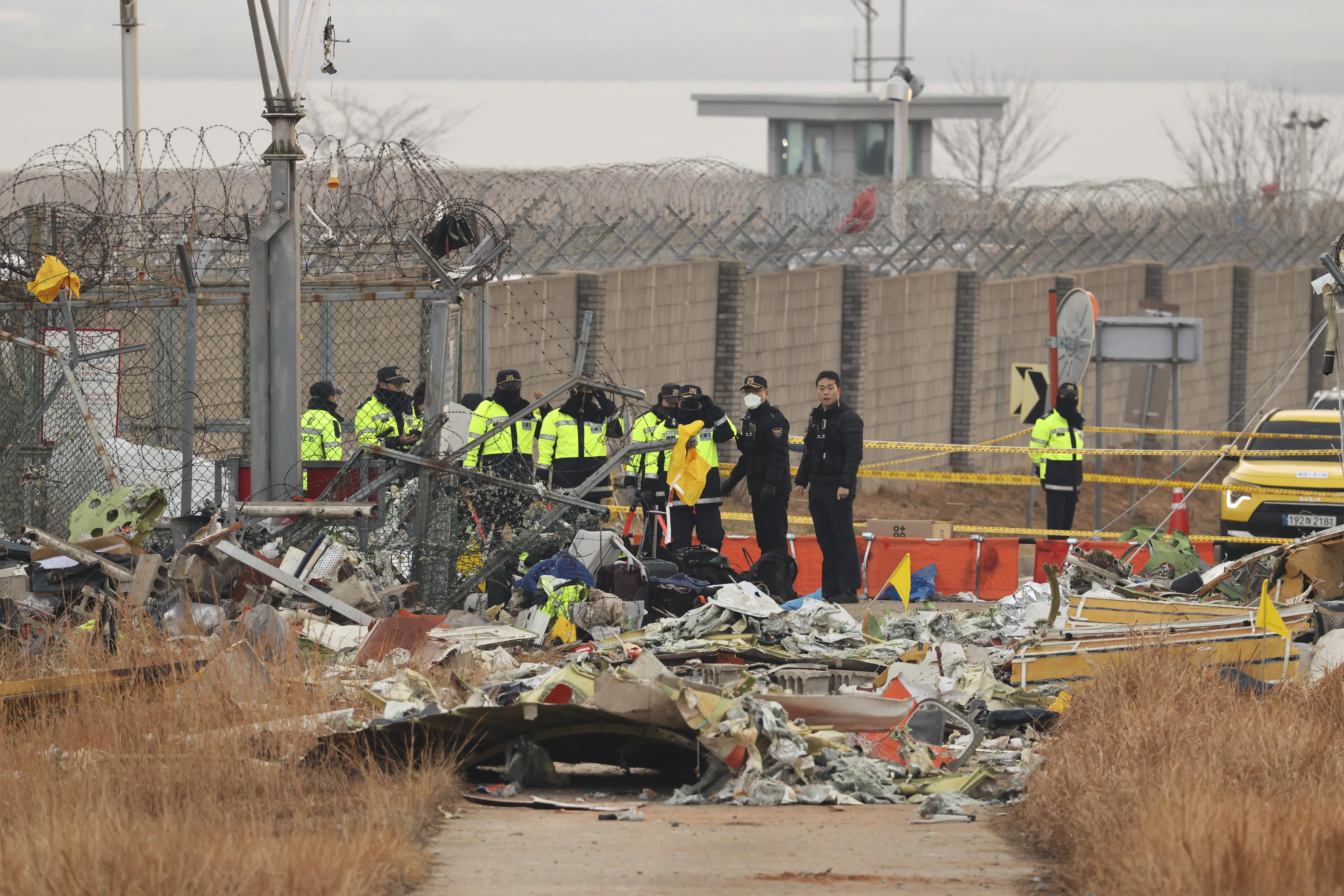 Esto dijeron los dos sobrevivientes del accidente de avión en Corea del Sur