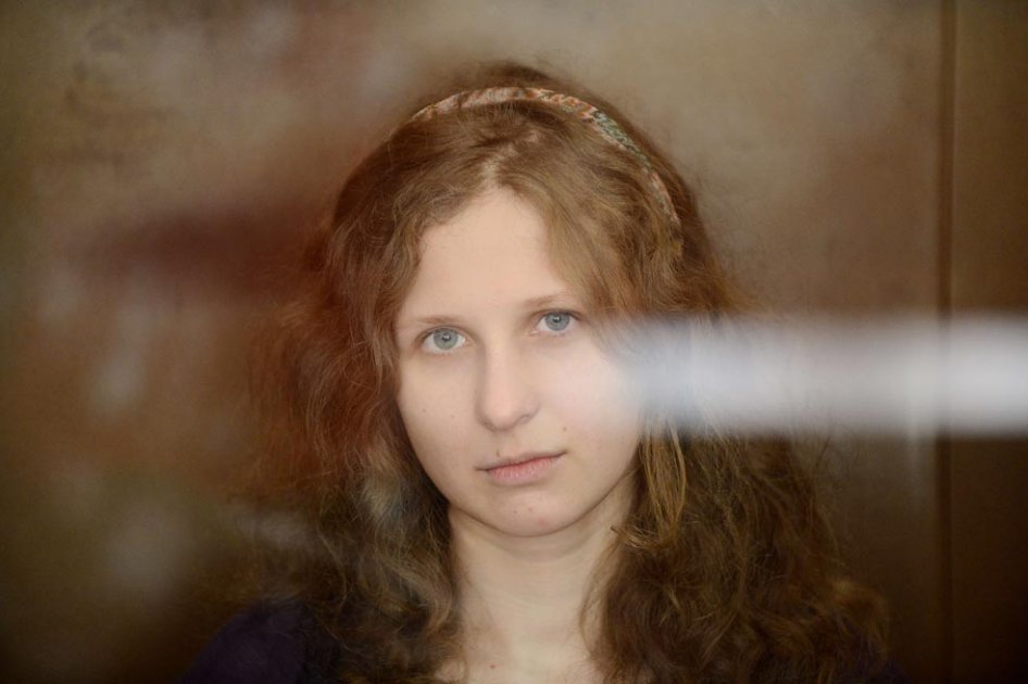 La integrante del grupo punk ruso Pussy Riot María Aliójina./ AFP
