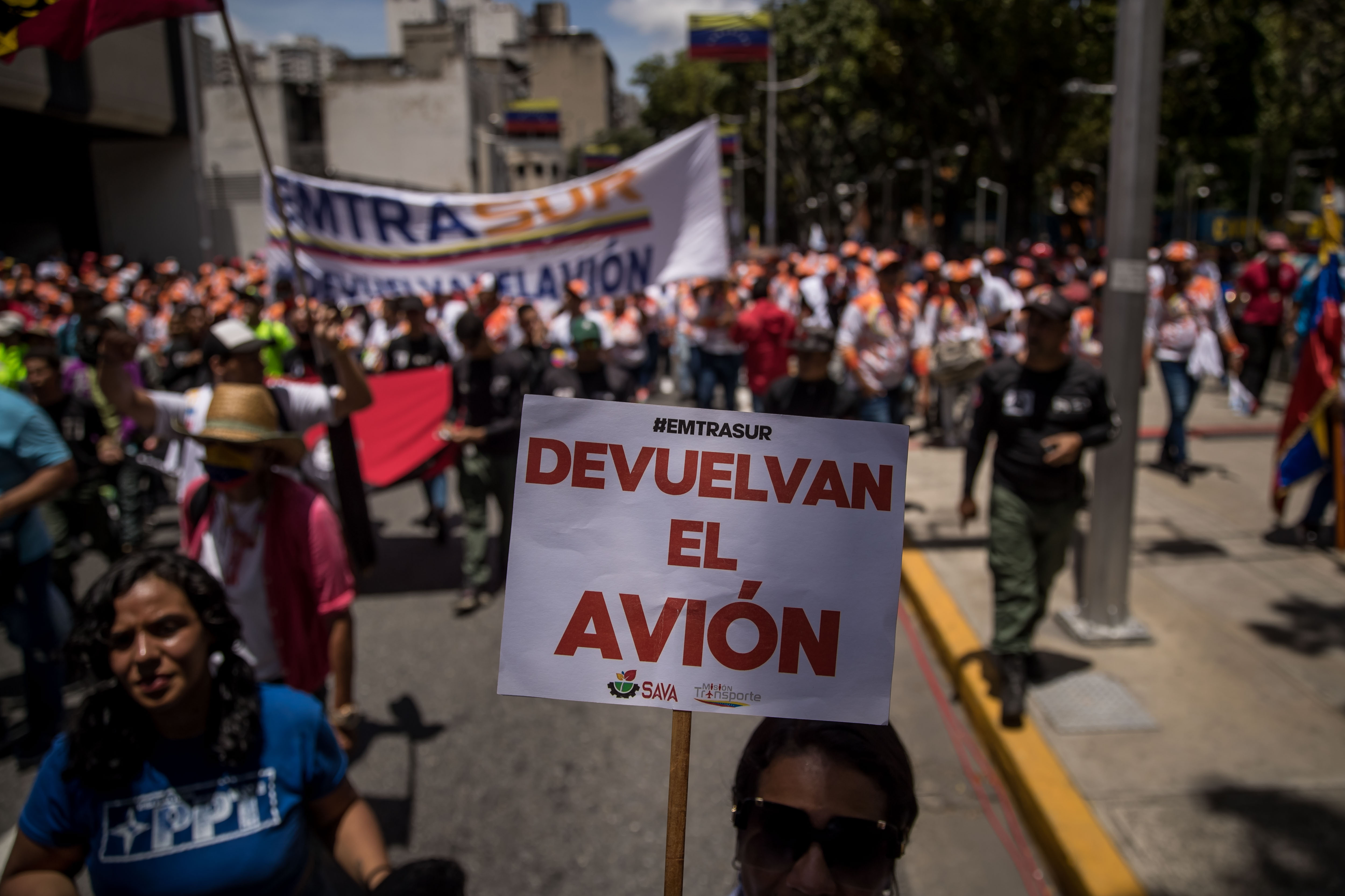 Justicia argentina autoriza salida de parte de la tripulación de avión venezolano