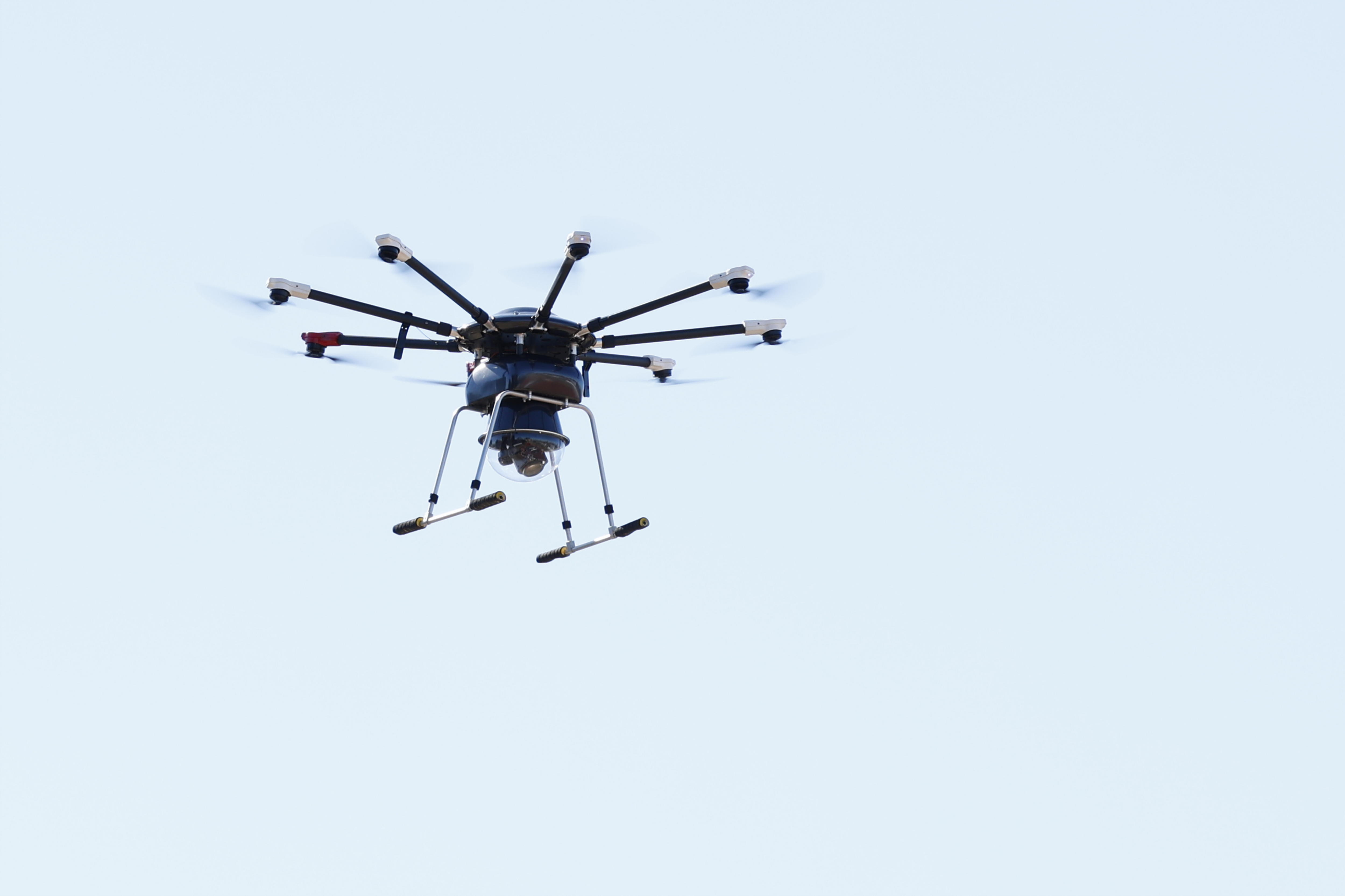 Japón propone presupuesto de defensa récord que amplía su arsenal de drones