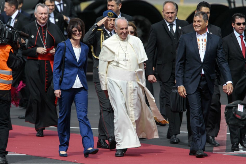 Gobierno aclara que Correa no fue abucheado el día de la llegada del papa a Ecuador
