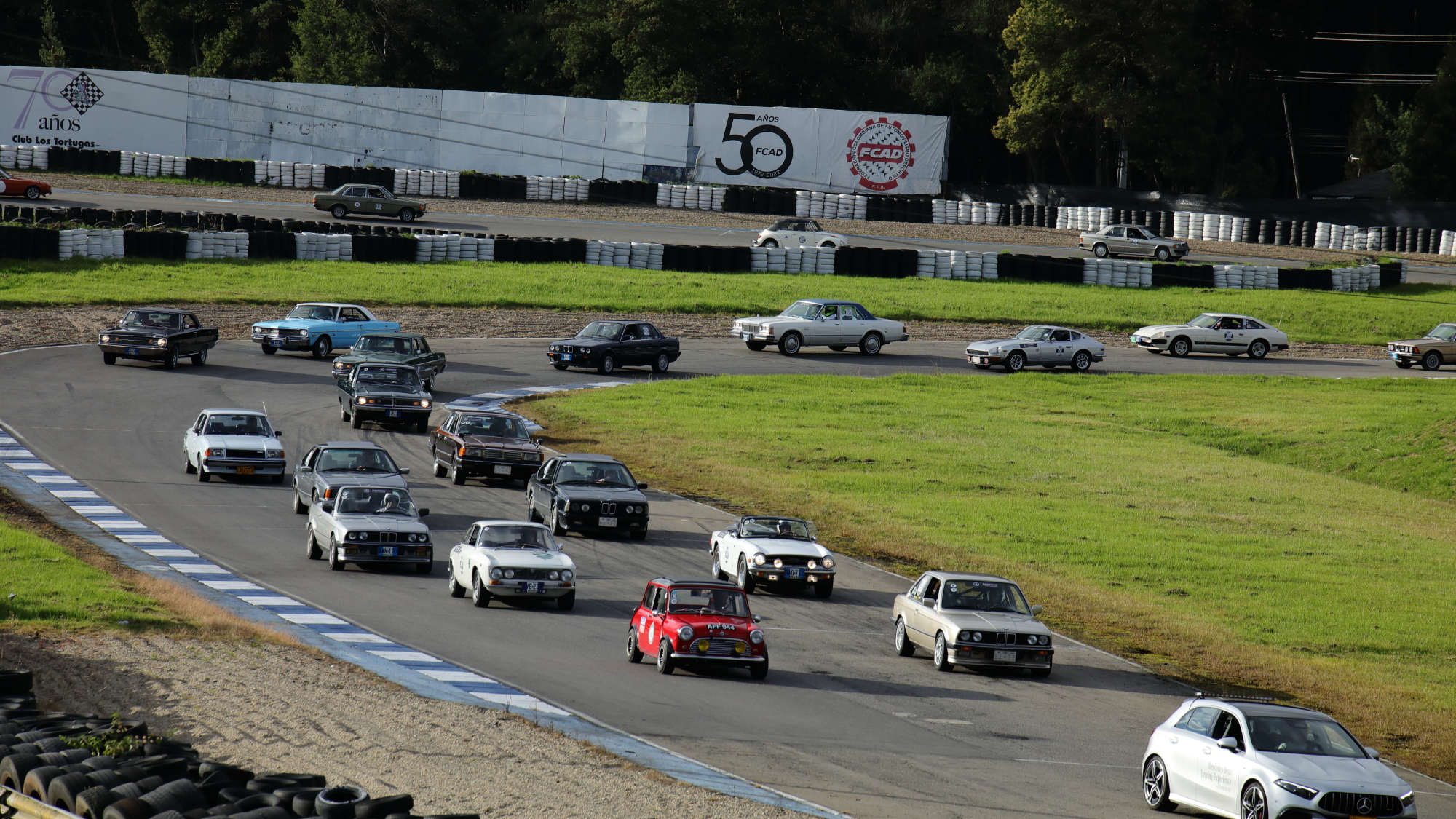 La jornada la cerraron los autos que compiten en la categoría San Diego de autos clásicos, que hacen parte del Campeonato Nacional de Automovilismo, Primero rodaron los expertos y luego lo hicieron los novatos, que quieren hacer parte del campeonato.
