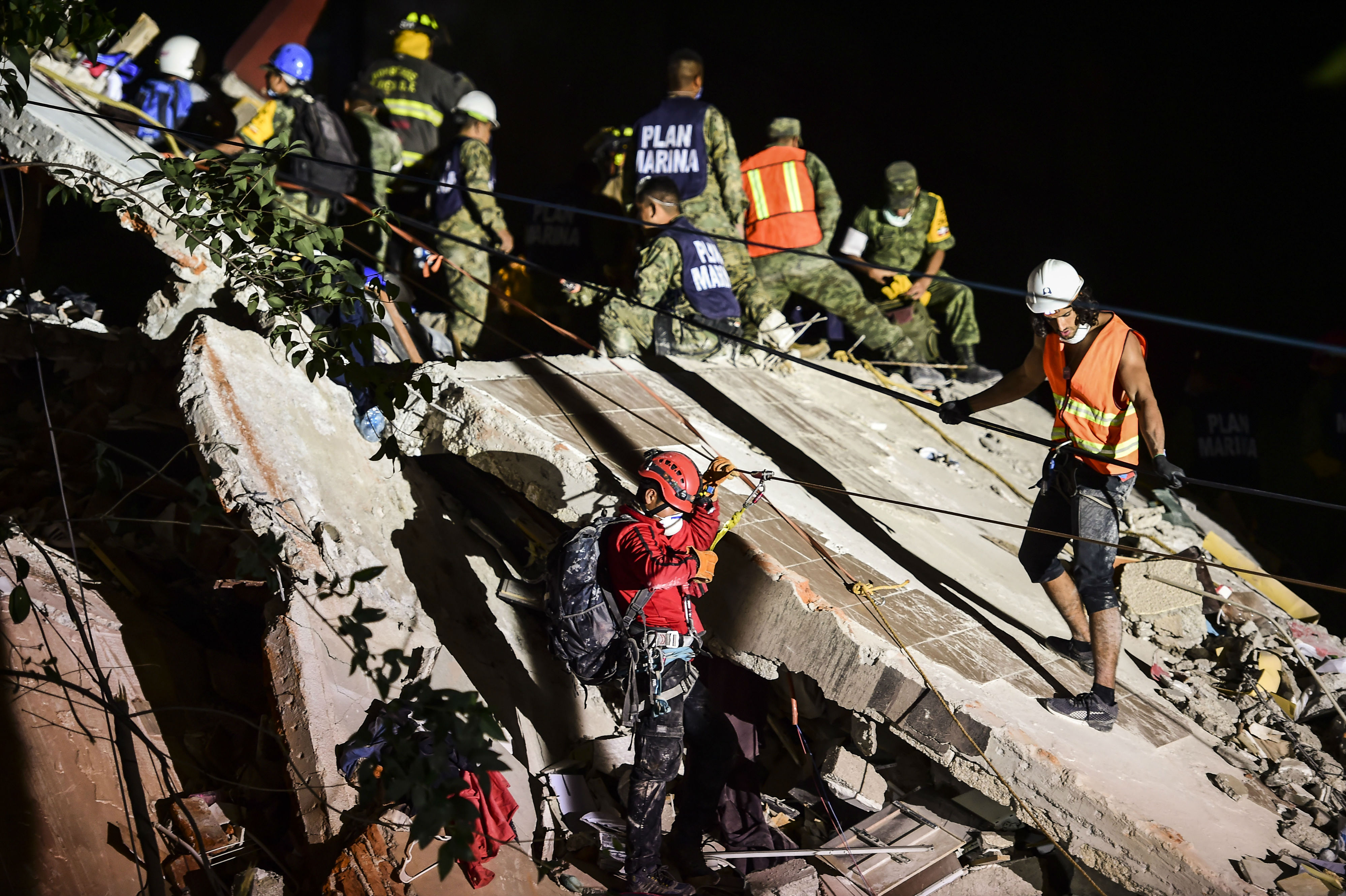 Se elevan a 248 los muertos por terremoto en México