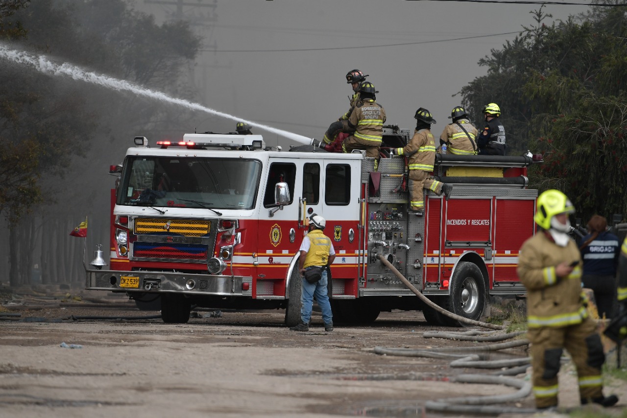 Bomberos inicia proceso de sanción contra contratista por retrasos con 7 máquinas