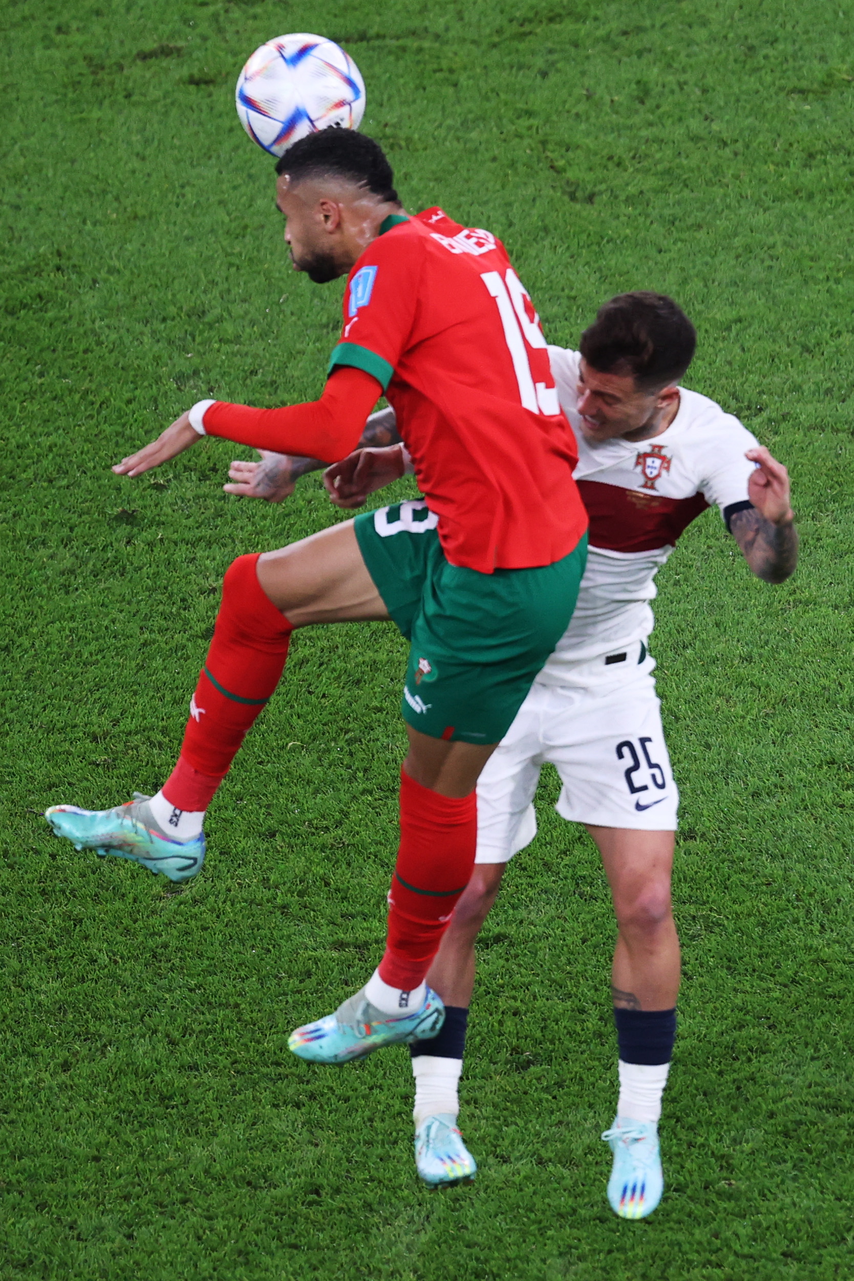 Doha (Qatar), 10/12/2022.- Youssef En-Nesyri of Morocco (L) in action against Otabio of Portugal (R) during the FIFA World Cup 2022 quarter final soccer match between Morocco and Portugal at Al Thumama Stadium in Doha, Qatar, 10 December 2022. (Mundial de Fútbol, Marruecos, Catar) EFE/EPA/Abedin Taherkenareh