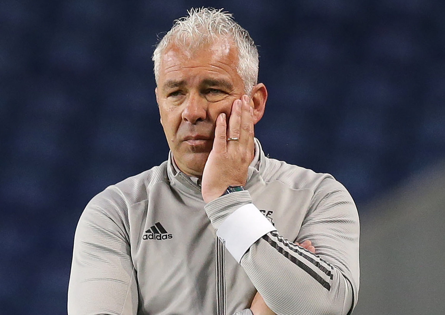 Porto (Portugal), 05/08/2025.- (FILE) - Farense head coach Jorge Costa looks on during the Portuguese First League soccer match between FC Porto and SC Farense at Dragao stadium, Porto, Portugal, 10 May 2021 (re-issued 05 August 2025). Former FC Porto captain Jorge Costa died aged 53, FC Porto announced on 05 August 2025. EFE/EPA/ESTELA SILVA
