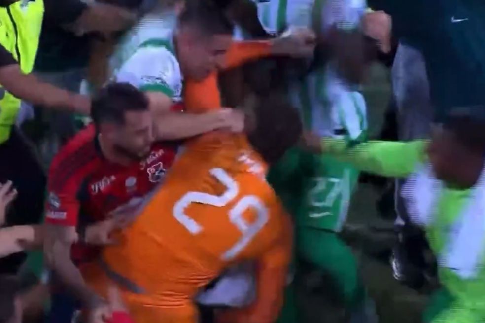 La pelea entre jugadores de Nacional y Medellín al final del clásico: video