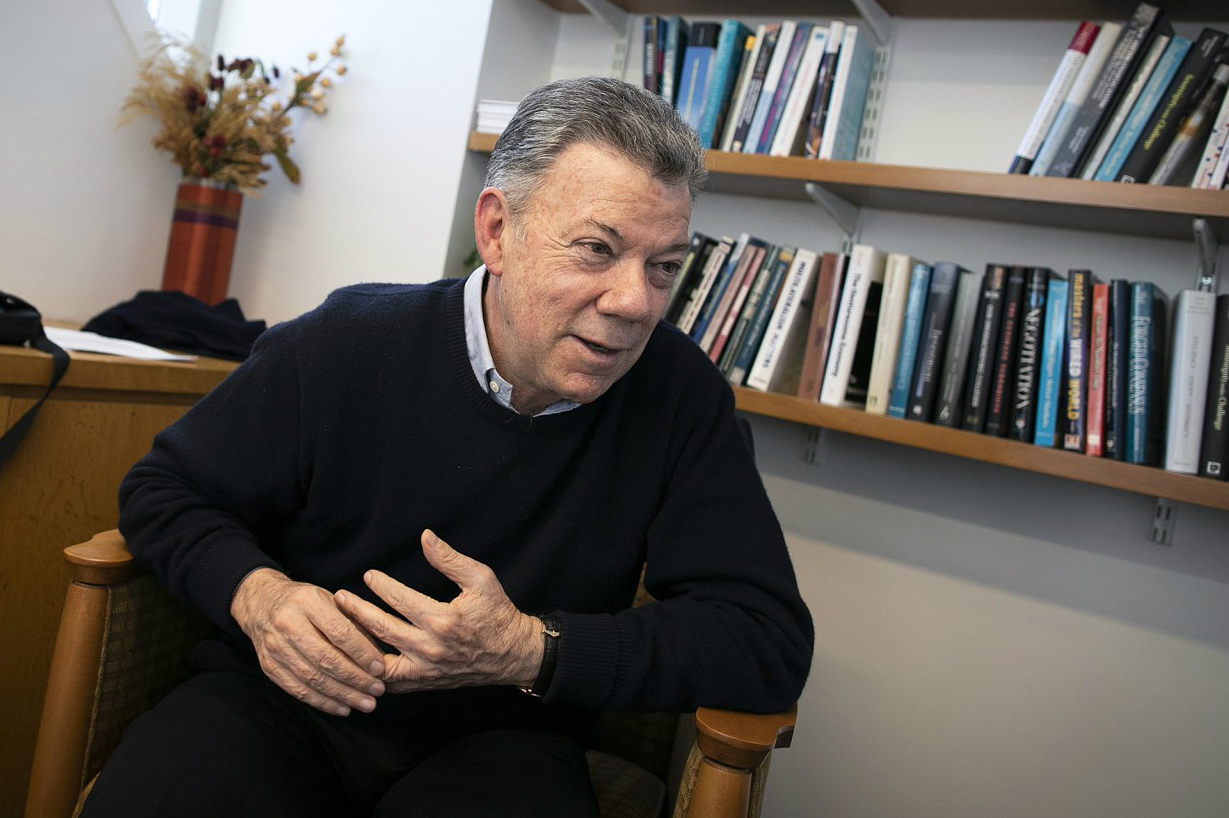 La reaparición en redes del expresidente Santos