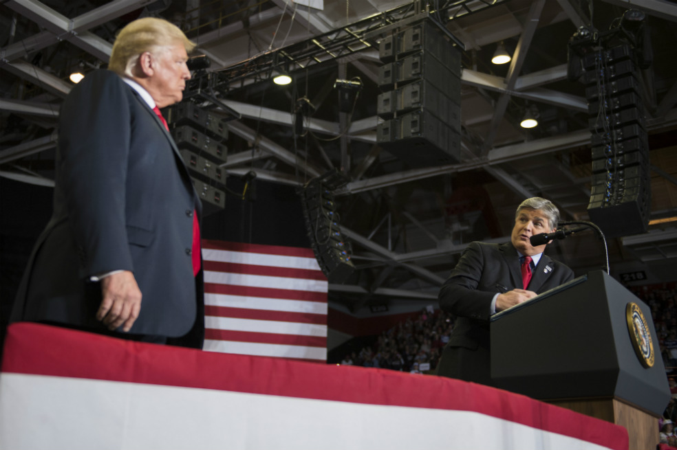 El regaño de Fox News a su presentador estrella por haber sido orador en mitin de Trump