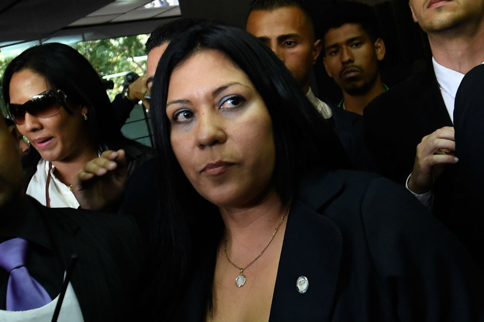 Haringhton llegó sorpresivamente con delegados del TSJ y escoltas a la sede de la Fiscalía, en el centro de Caracas, pero tras esperar unos 20 minutos decidió retirarse tras breves declaraciones a la prensa. /AFP