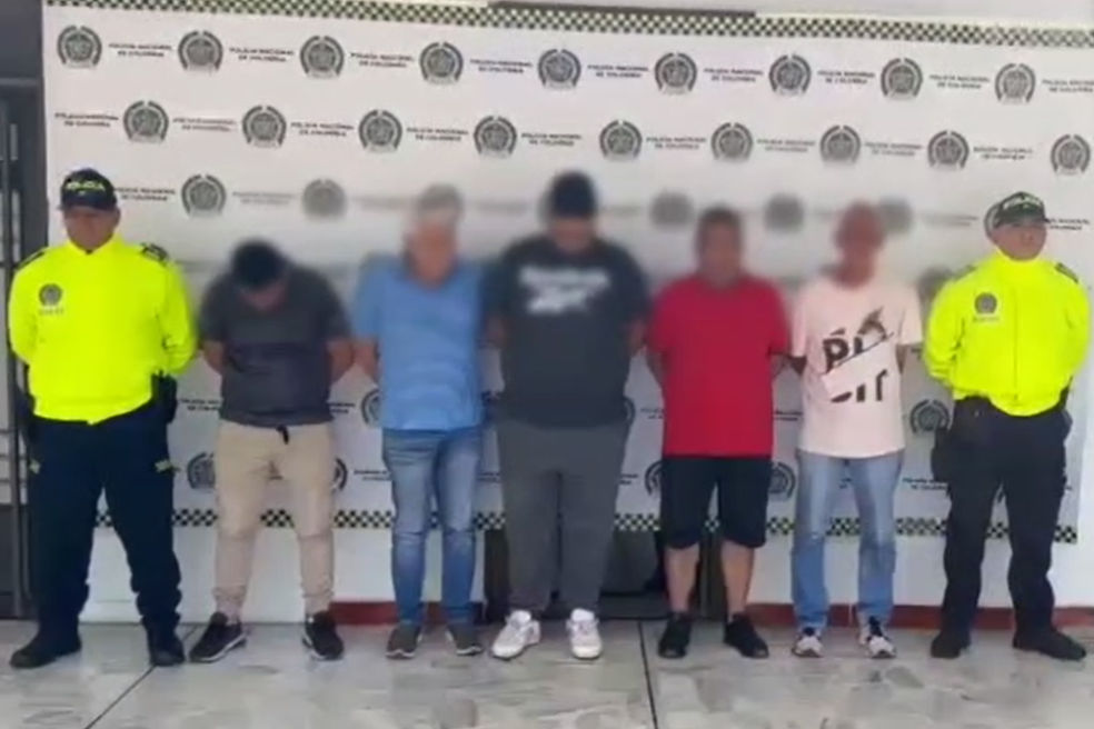 Capturan en el Valle a cinco hombres que falsificaban dólares en Colombia