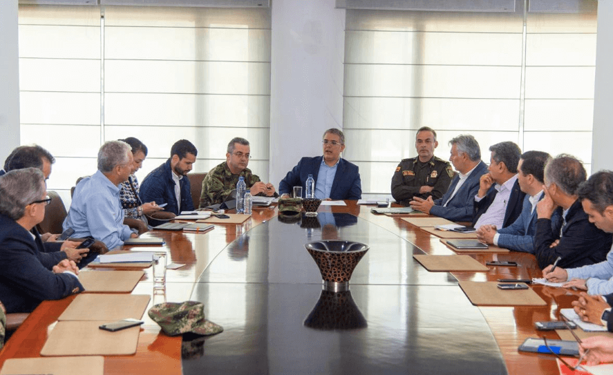 Duque se reúne primero con empresarios y comerciantes que con líderes del paro