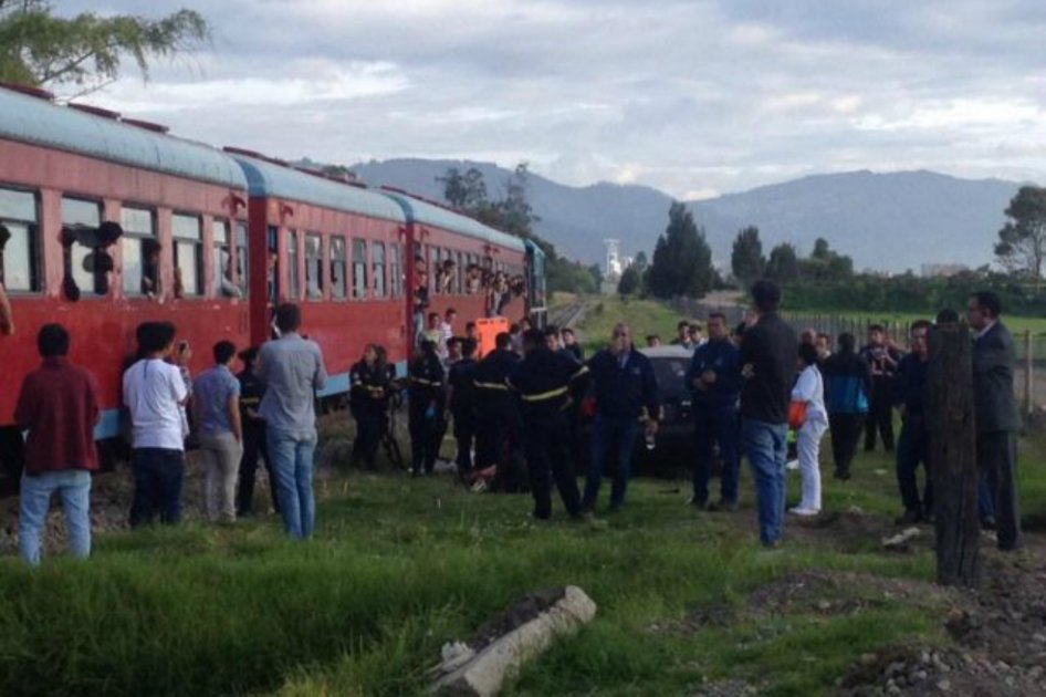 Automóvil chocó con Tren de La Sabana en el norte de Bogotá