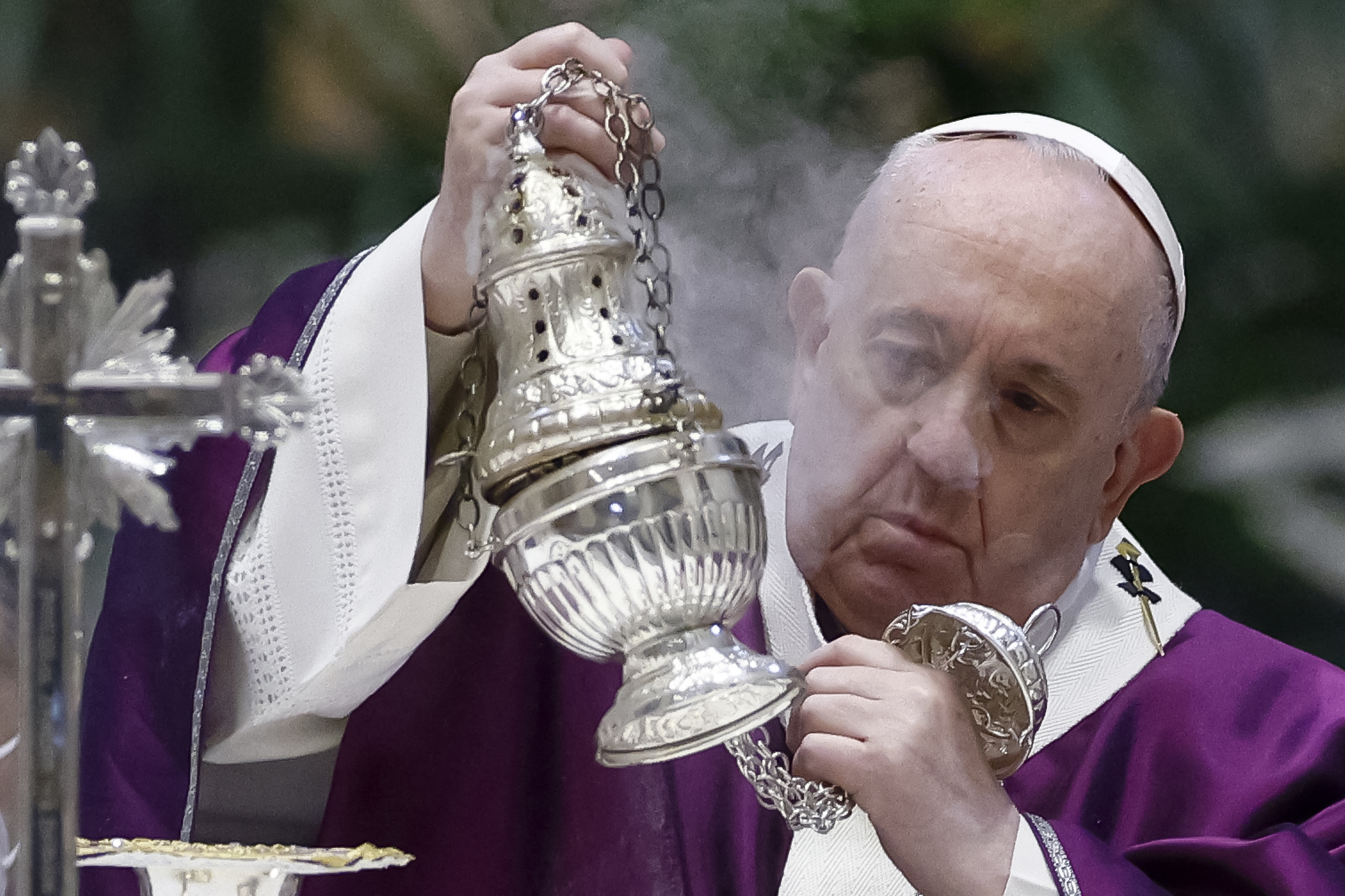 Con pocos fieles y nuevo rito, el Papa Francisco celebró el Miércoles de Ceniza
