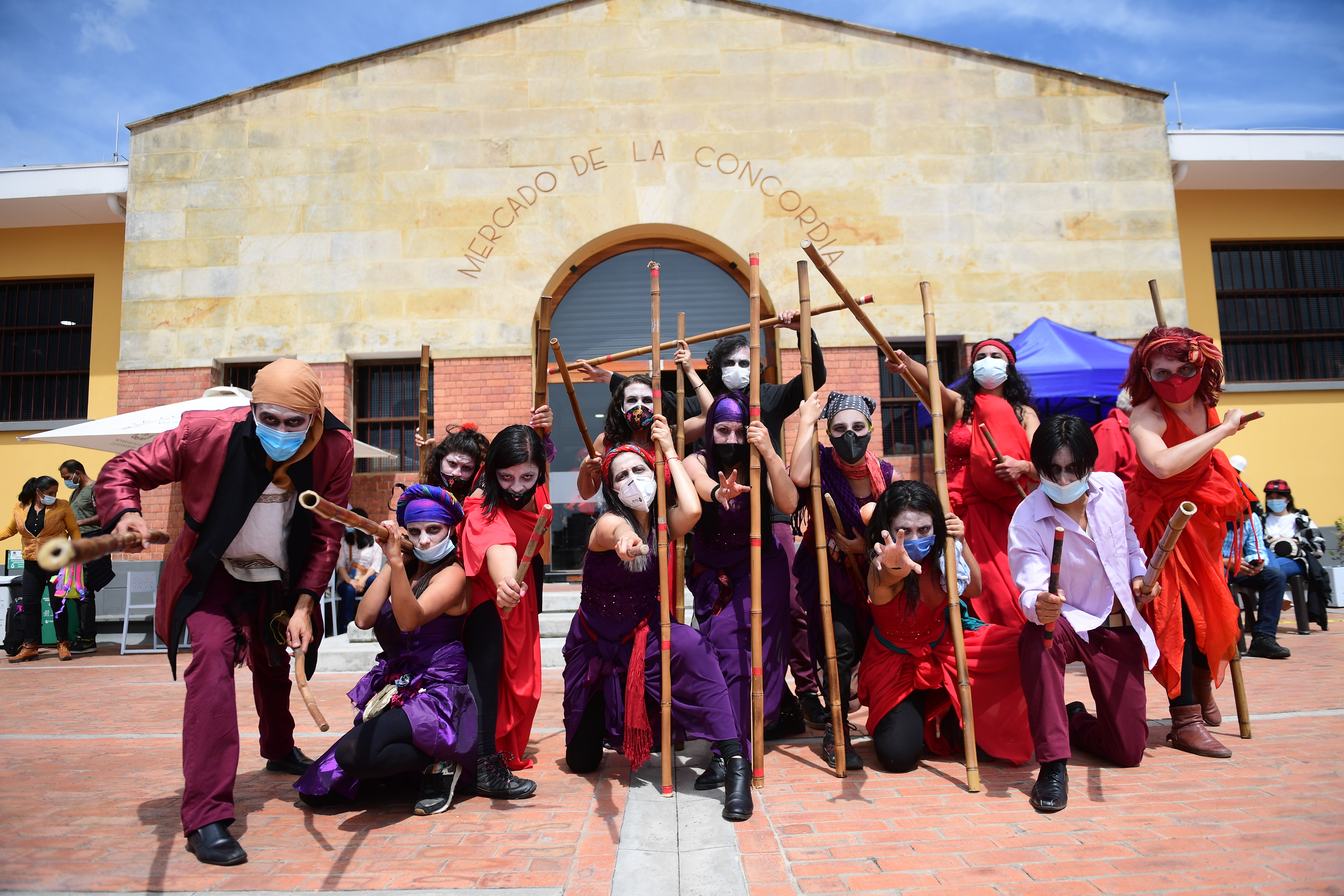 XVI Festival de Teatro y Circo de Bogotá en la plaza de la concordia