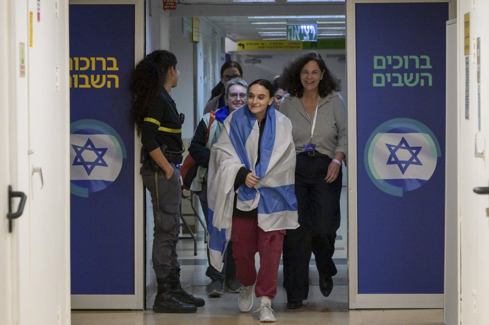 Las primeras rehenes liberadas durante la tregua en Gaza llegaron a Israel