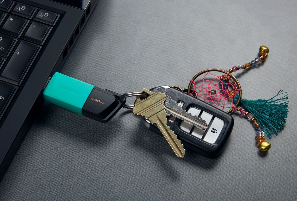 ¿Qué tan riesgoso es no expulsar correctamente la USB en los computadores?