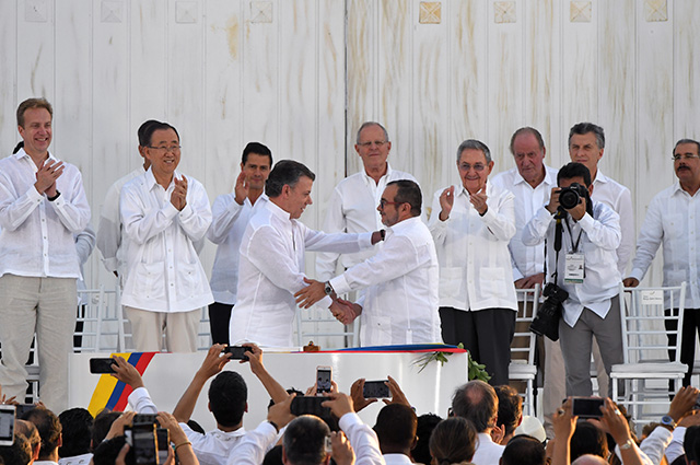 Gobierno y Farc firman otra vez la paz