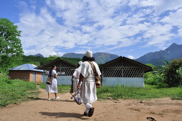 Ikarwa es la comunidad donde habitan unas 80 familias del pueblo arhuaco, quienes deberían salir en caso de que el Embalse Multipropósito Los Besotes sea una realidad.