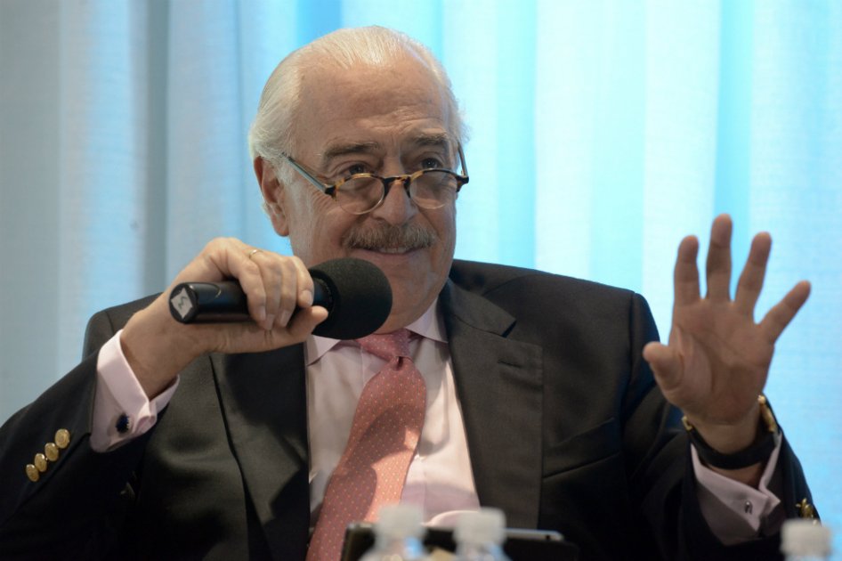 El expresidente Andrés Pastrana (1998 - 2002) durante su intervención en la conferencia sobre Democracia, Estado de Derecho y Derechos Humanos, en Miami. / EFE