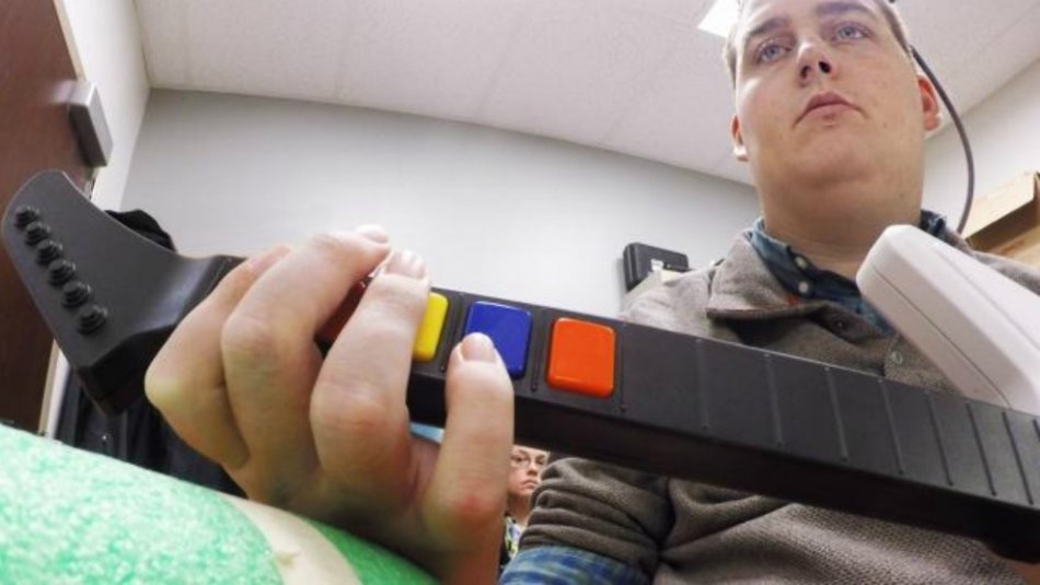 Un cuadrapléjico vuelve a tocar guitarra