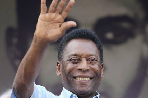 Pelé subastará sus medallas y trofeos