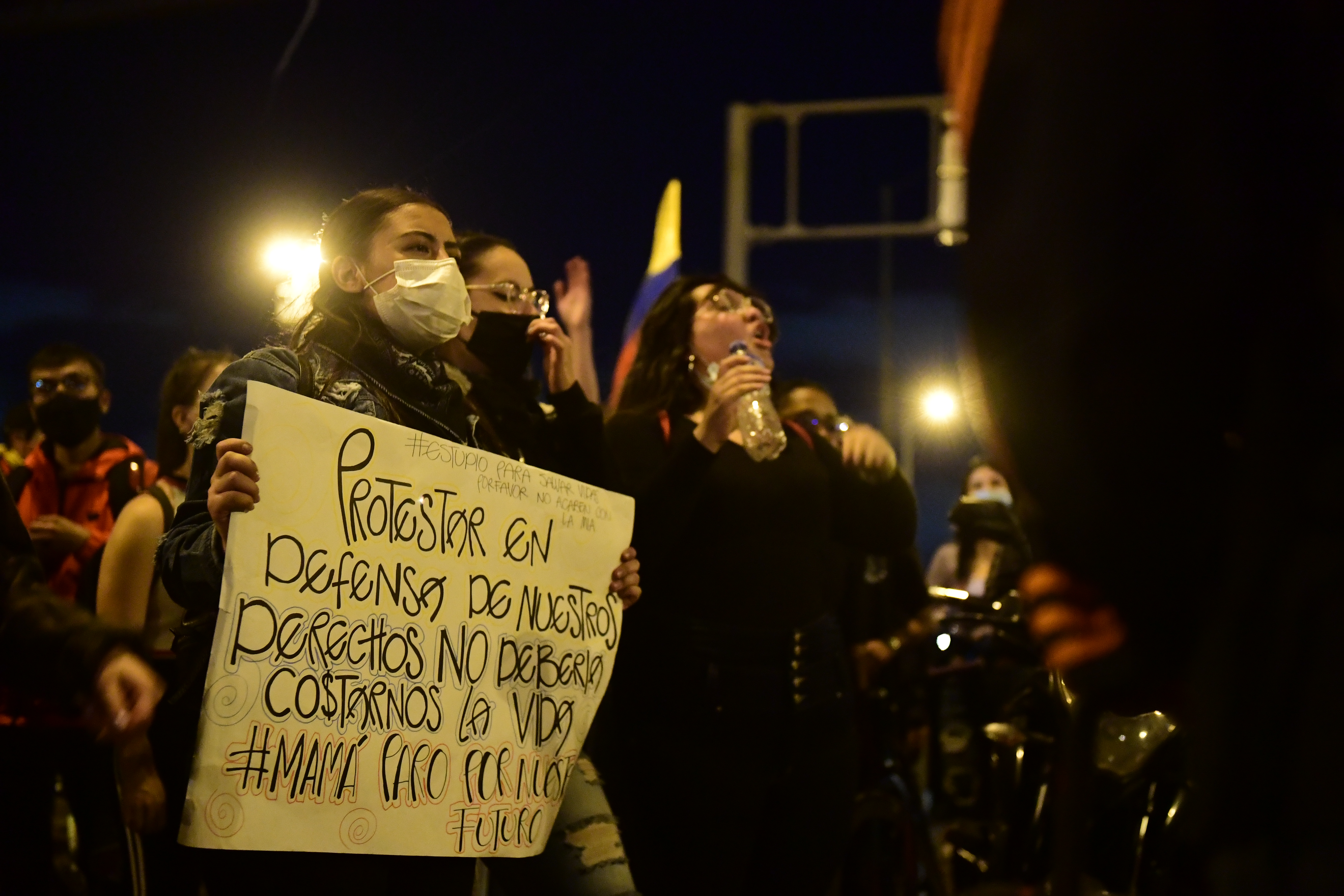 Jornada de movilizaciones y enfrentamientos con el ESMAD en inmediaciones al Portal Américas o Portal Resistencia en el Paro Nacional del 19 de mayo #19M